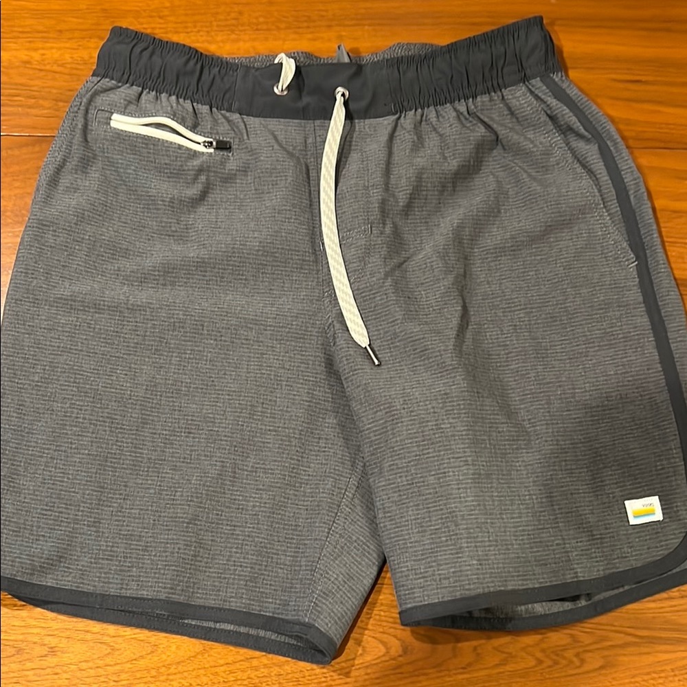 Vuori Men’s S Gray Drawstring Shorts (no liner) with Pocket - 7 in